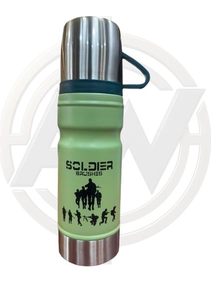 SOLDIER PRINT BOTTLE 680 ML WITH CUP